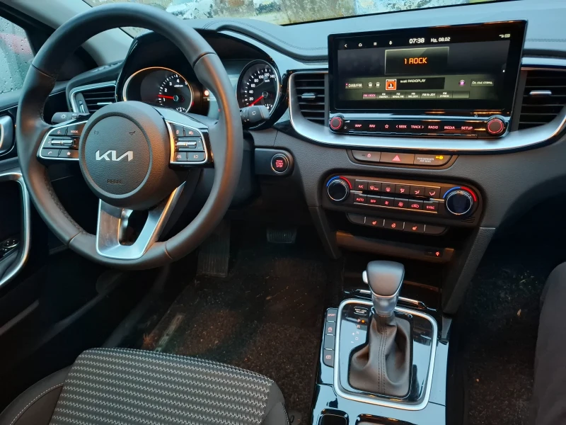 Kia Ceed Executive-Бензин, снимка 2 - Автомобили и джипове - 53396820
