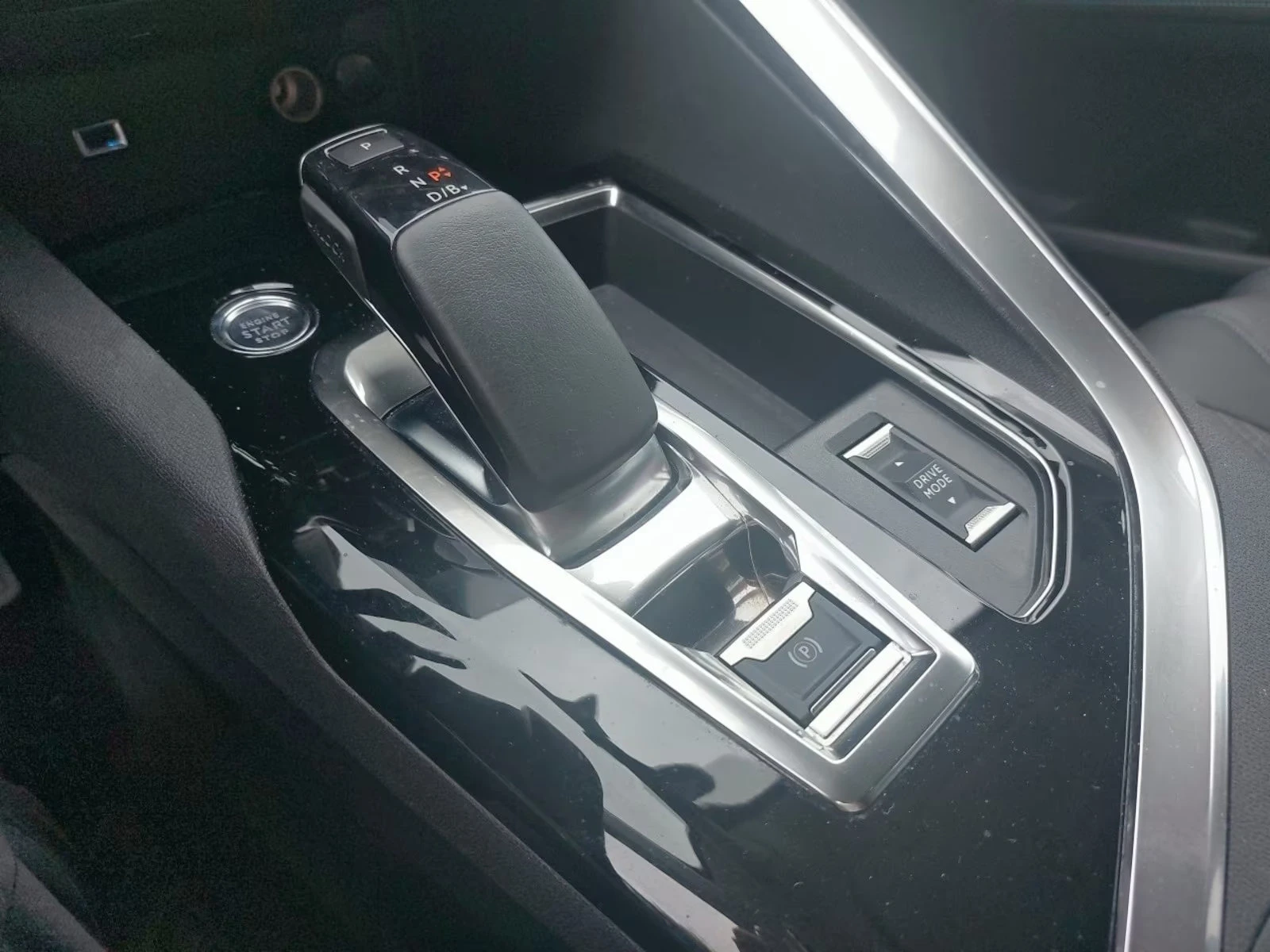 Peugeot 3008 1.6PHEV/ALLURE/225HP/360/CPLAY/KLESS/DIGITAL/764f | Mobile.bg   14