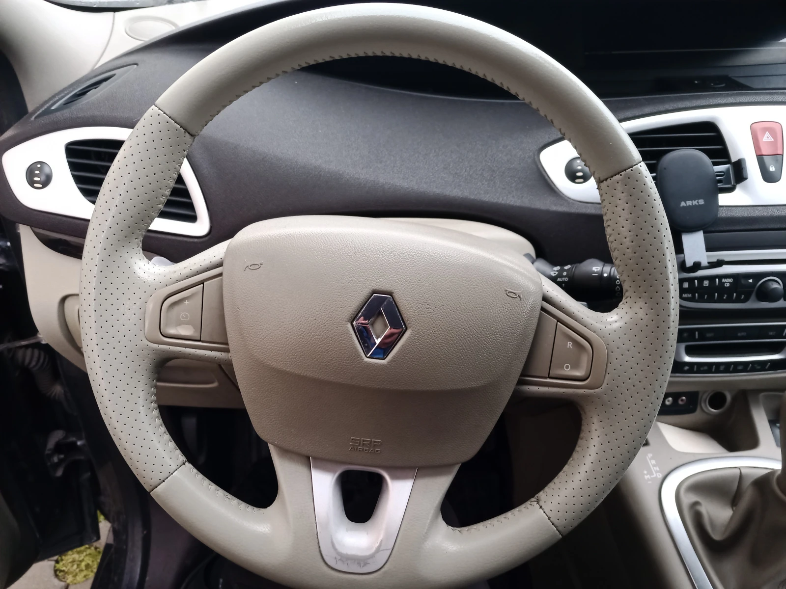 Renault Scenic 2.0 - изображение 5