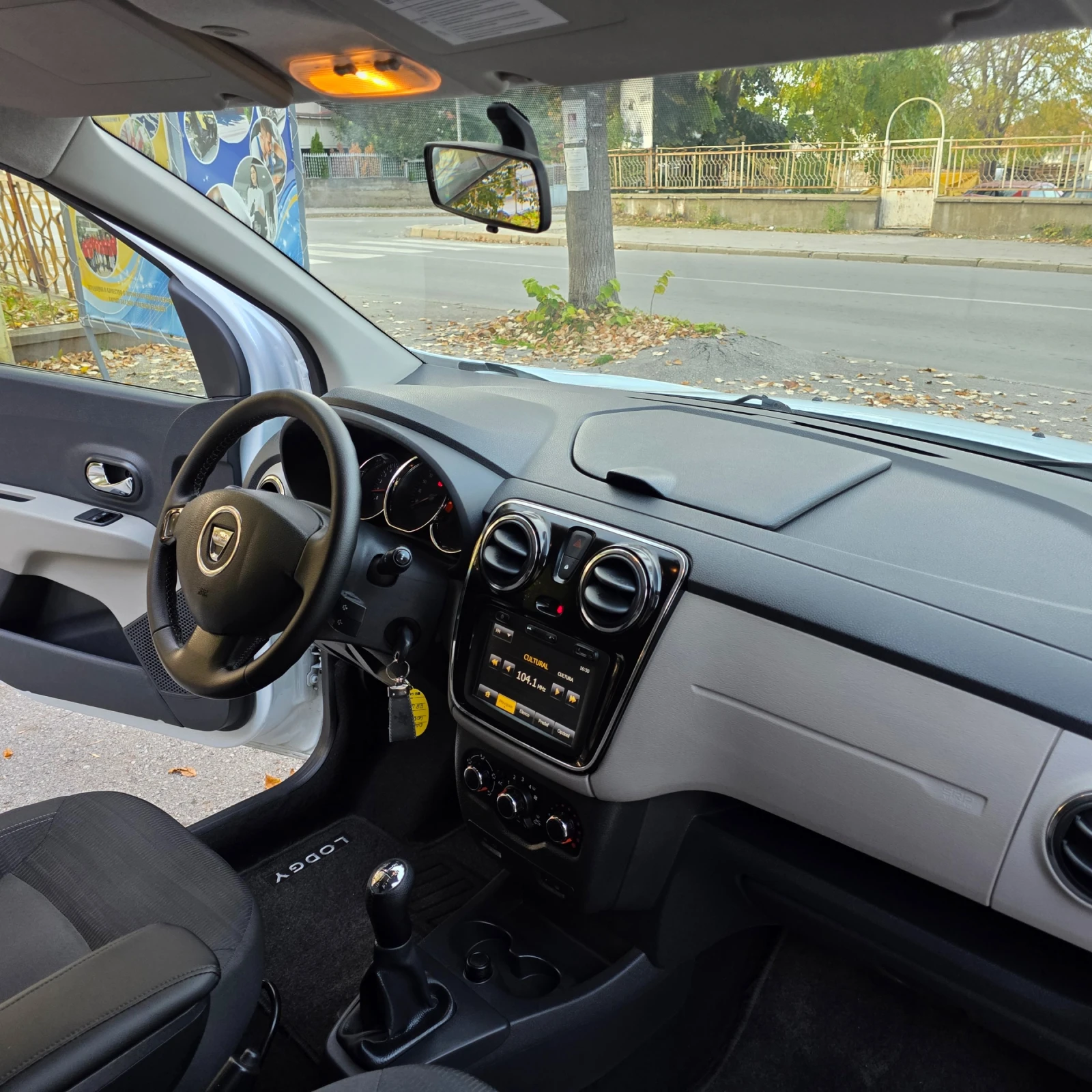 Dacia Lodgy 1.6i  - изображение 5