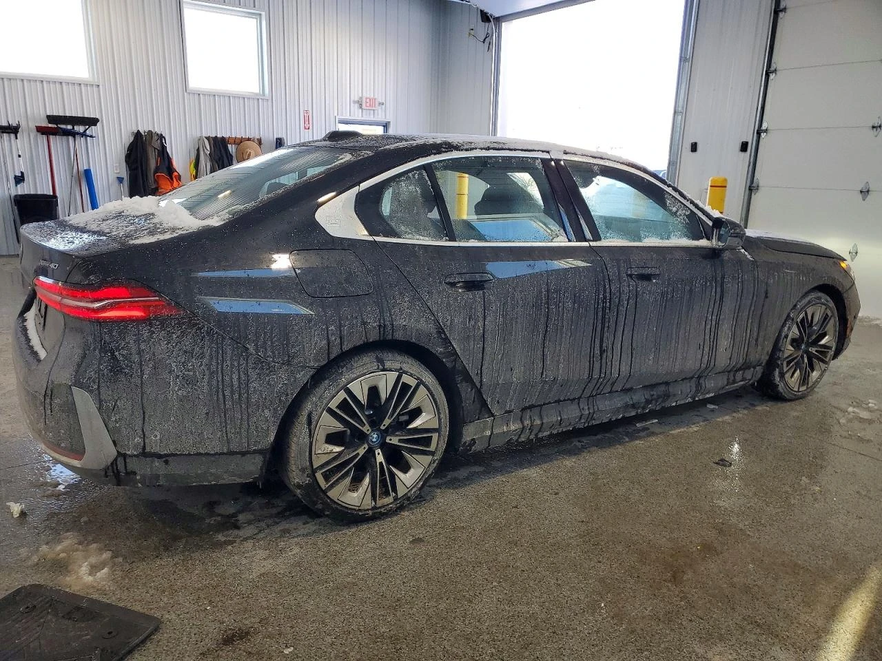 BMW i5 XDRIVE40 - изображение 5