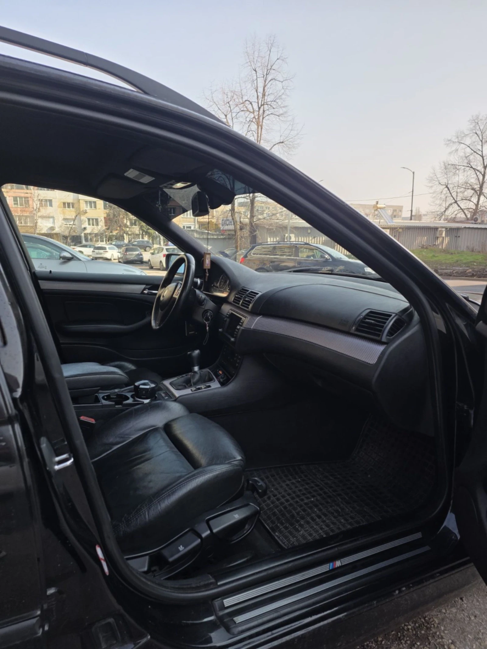 BMW 330, снимка 14 - Автомобили и джипове - 53732689