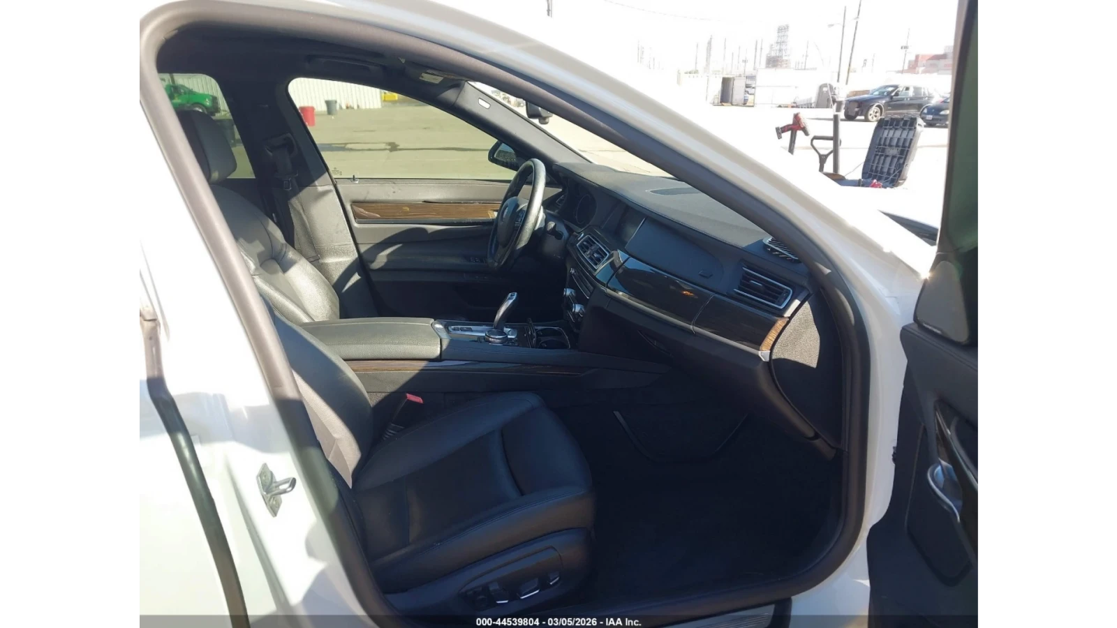 BMW 740 * МПАКЕТ* KEYLESS* КОЖА* ПОДГРЕВ* , снимка 11 - Автомобили и джипове - 53798346