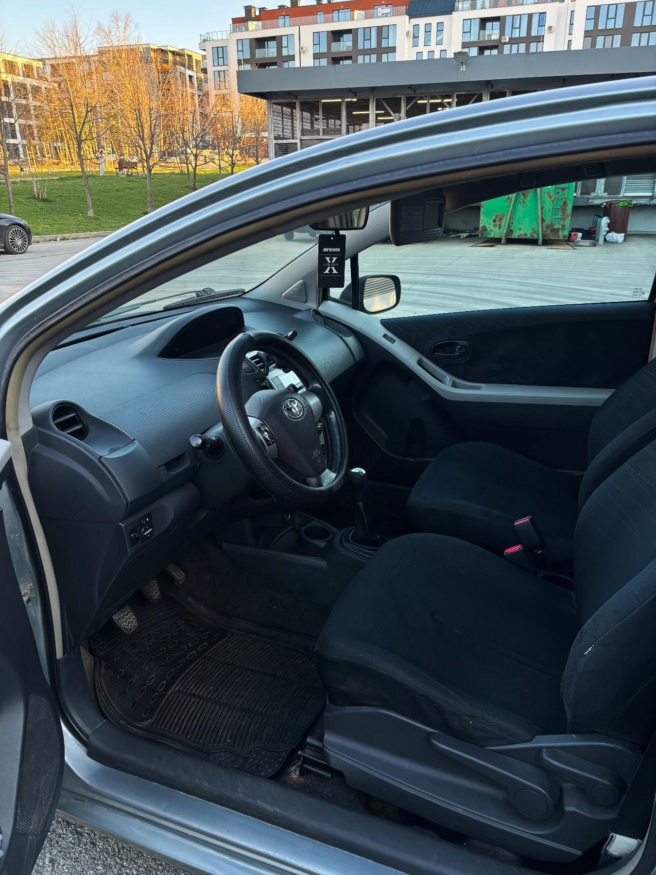 Toyota Yaris 1.4 Дизел, снимка 10 - Автомобили и джипове - 54128914