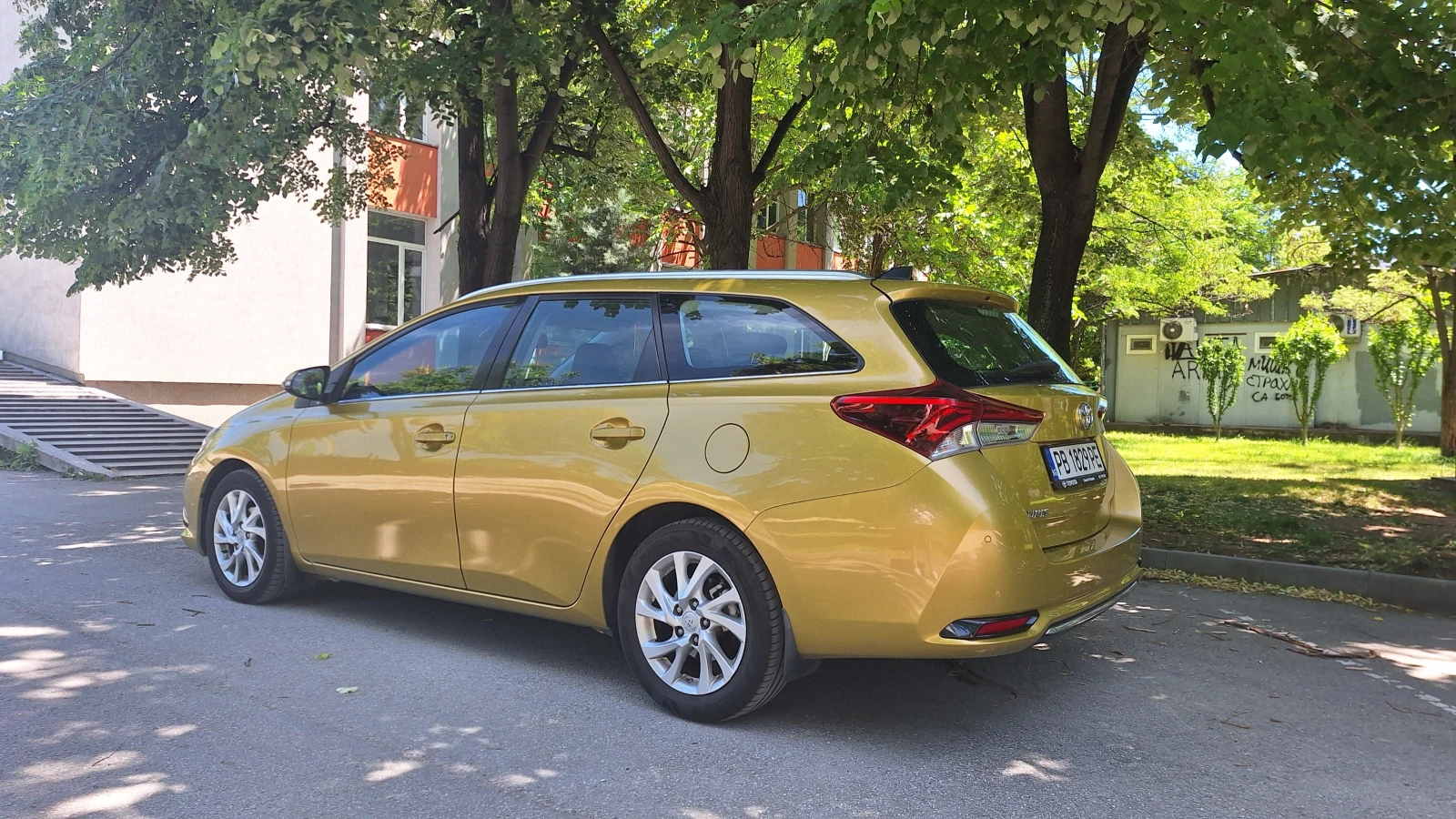 Toyota Auris 1.6, снимка 3 - Автомобили и джипове - 54723504