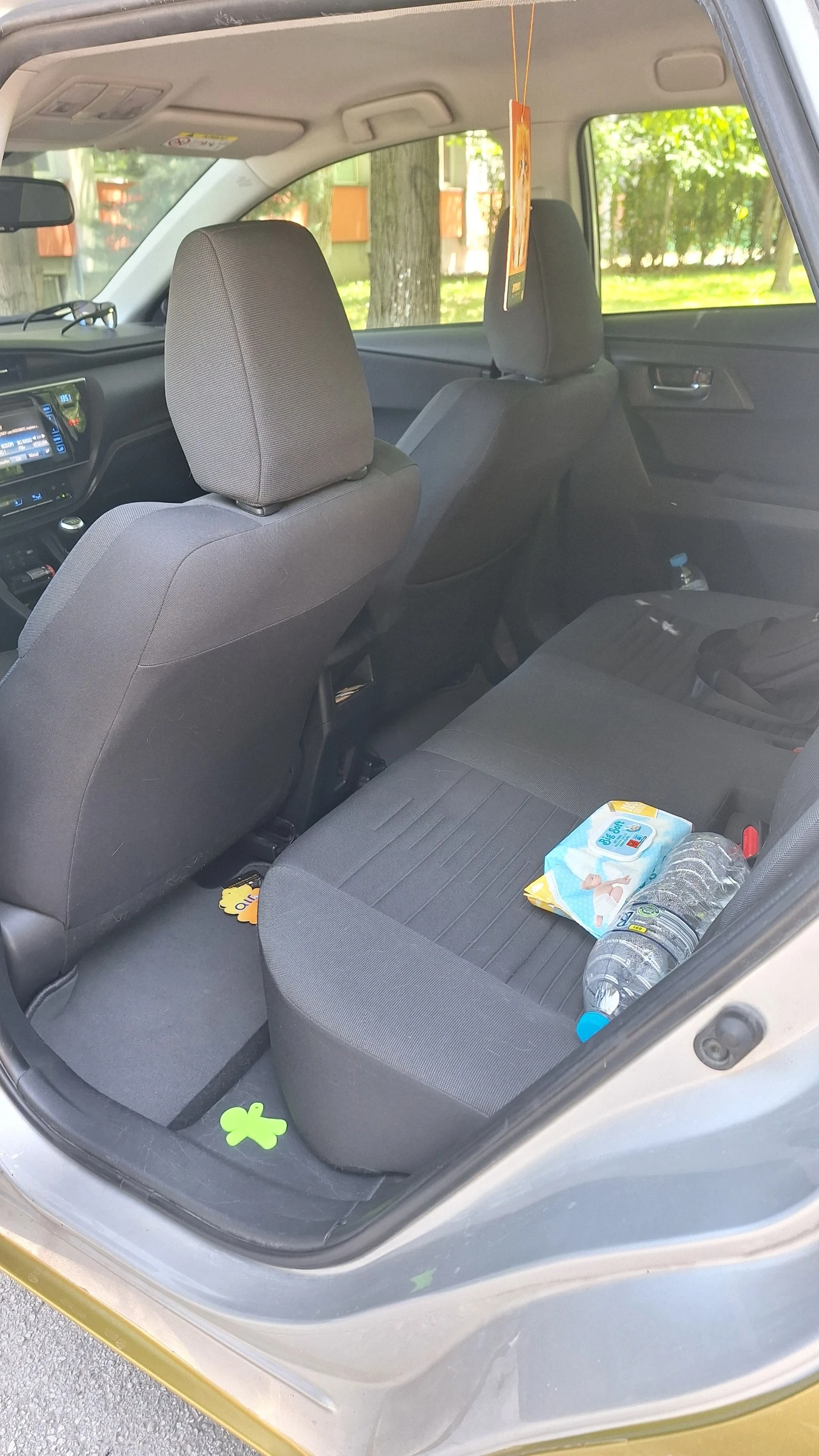 Toyota Auris 1.6, снимка 14 - Автомобили и джипове - 54723504