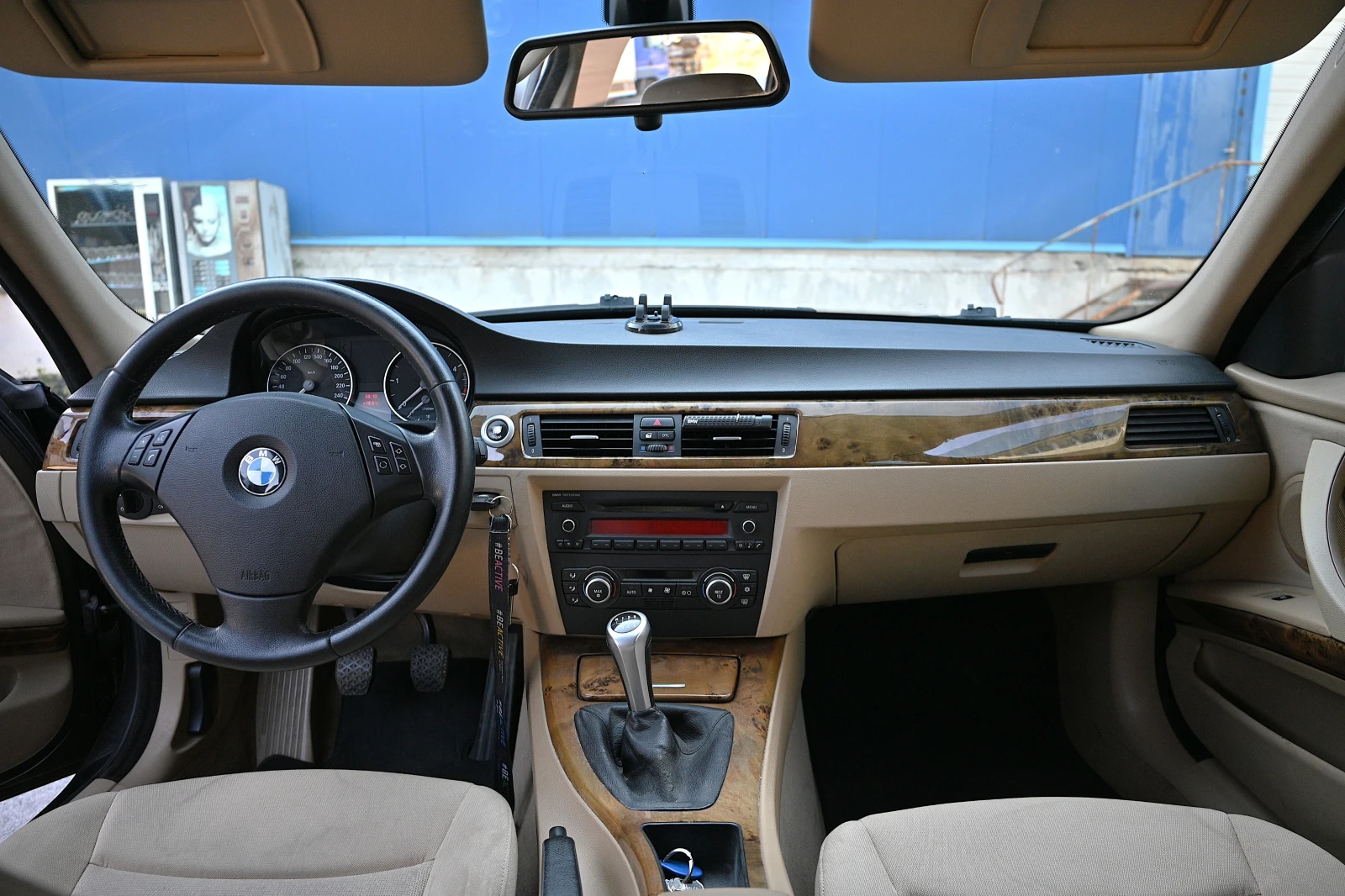 BMW 320, снимка 13 - Автомобили и джипове - 55130491