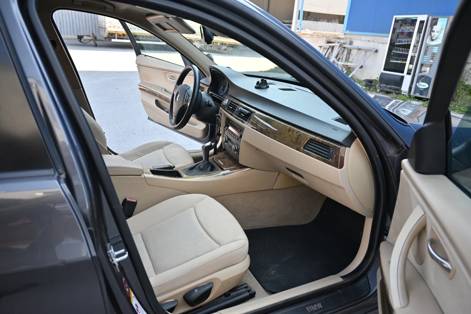 BMW 320, снимка 11 - Автомобили и джипове - 55130491