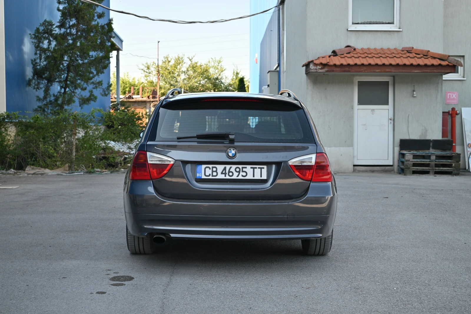 BMW 320, снимка 4 - Автомобили и джипове - 55130491