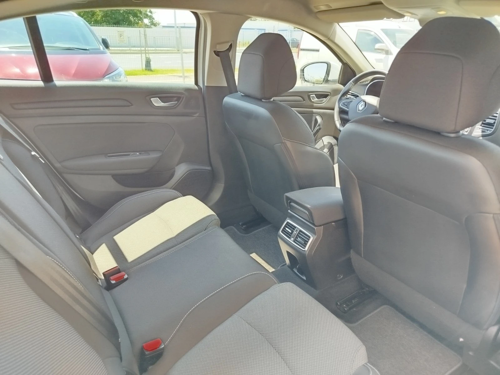 Renault Megane 1.3 Tce/140 к.с., снимка 16 - Автомобили и джипове - 55465776