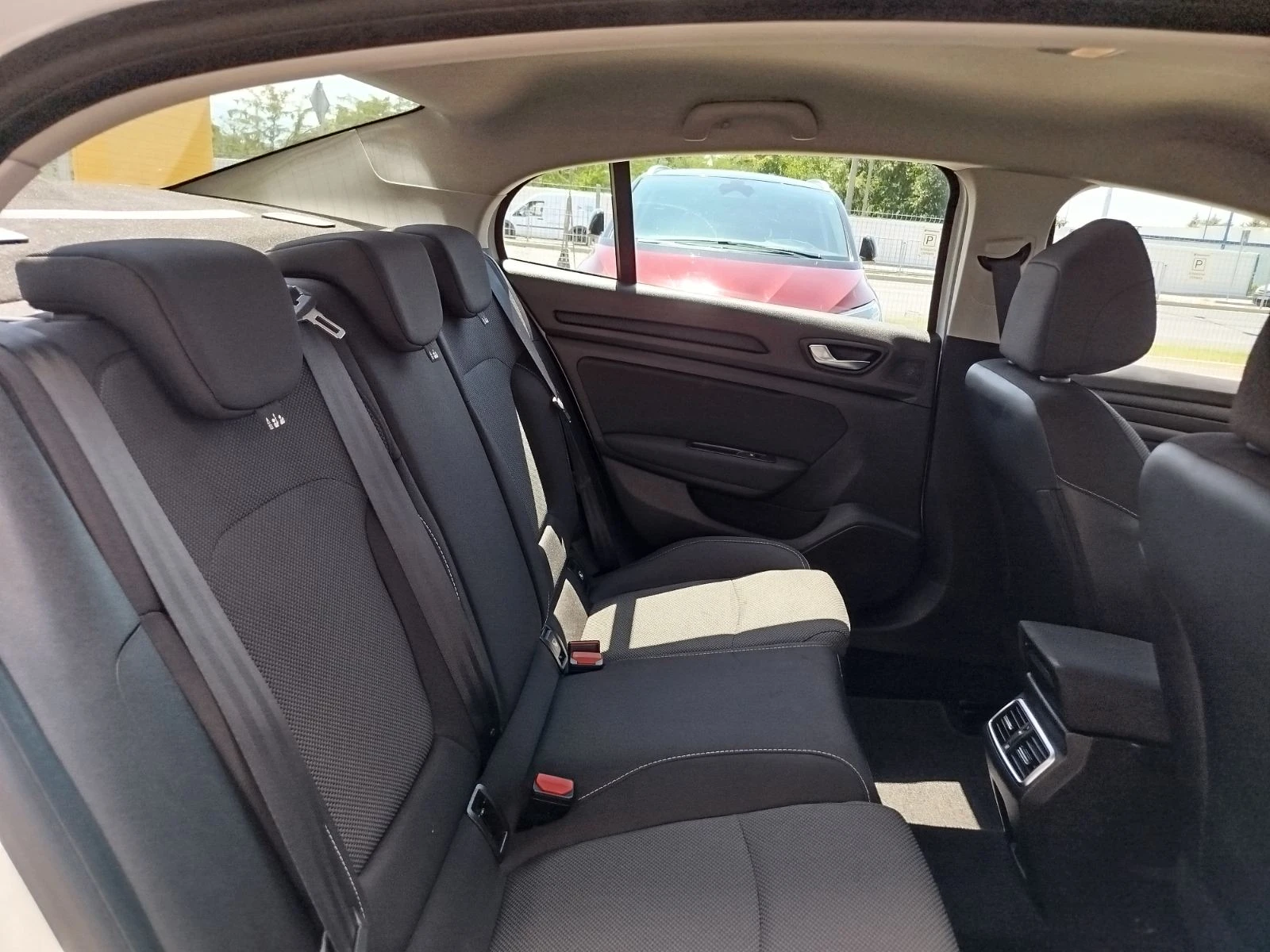 Renault Megane 1.3 Tce/140 к.с., снимка 17 - Автомобили и джипове - 55465776