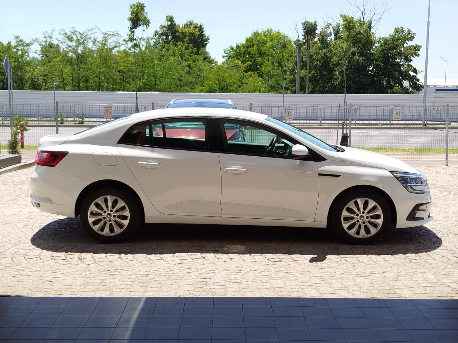 Renault Megane 1.3 Tce/140 к.с., снимка 4 - Автомобили и джипове - 55465776