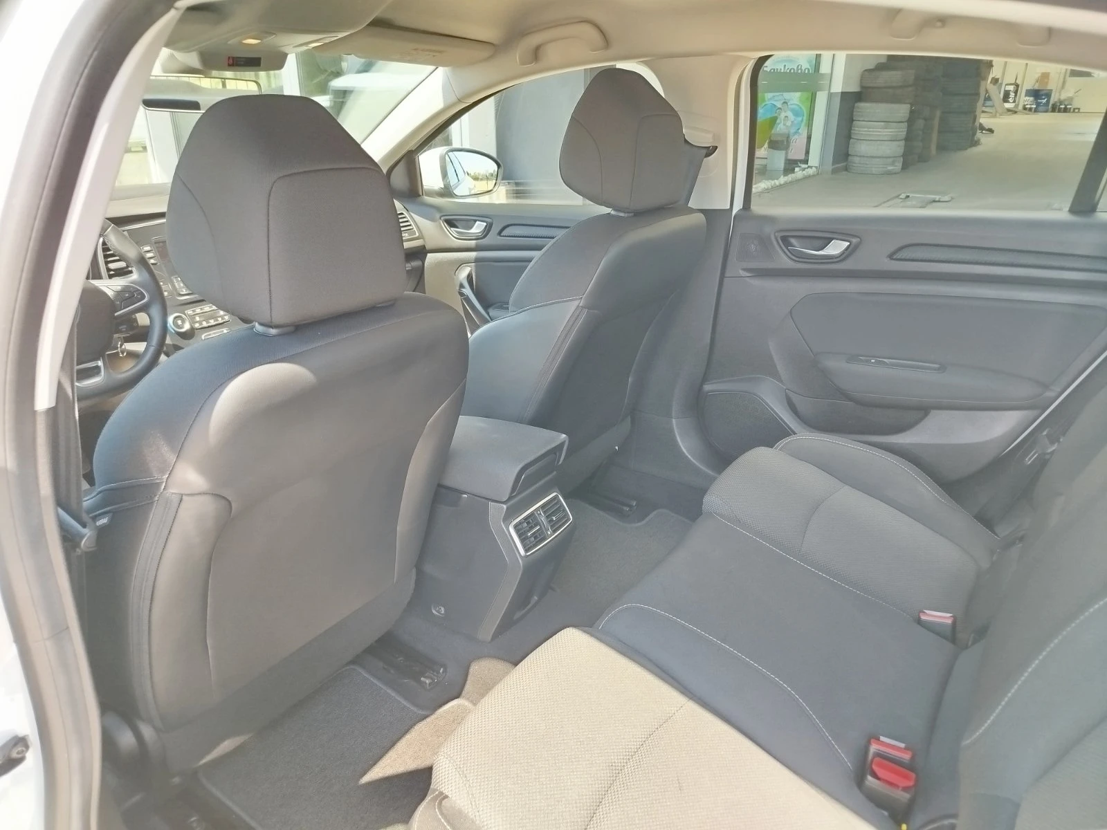 Renault Megane 1.3 Tce/140 к.с., снимка 14 - Автомобили и джипове - 55465776