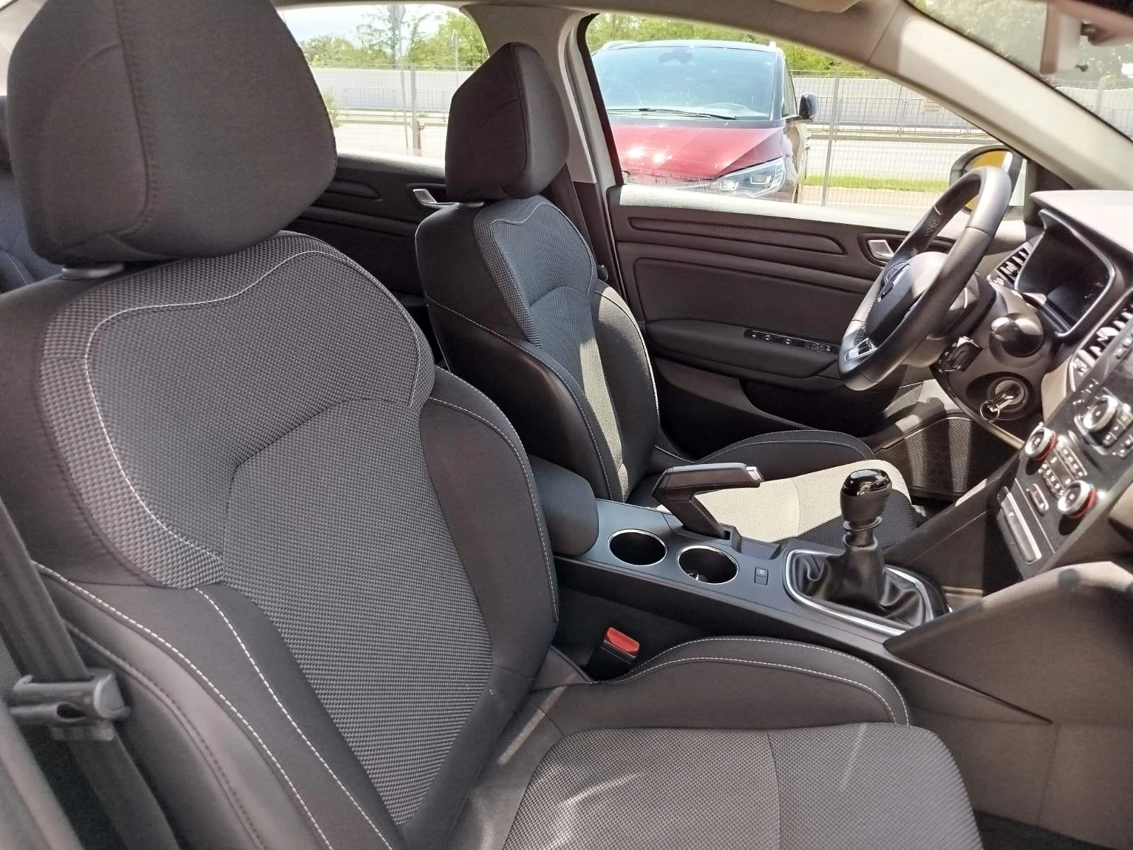Renault Megane 1.3 Tce/140 к.с., снимка 13 - Автомобили и джипове - 55465776