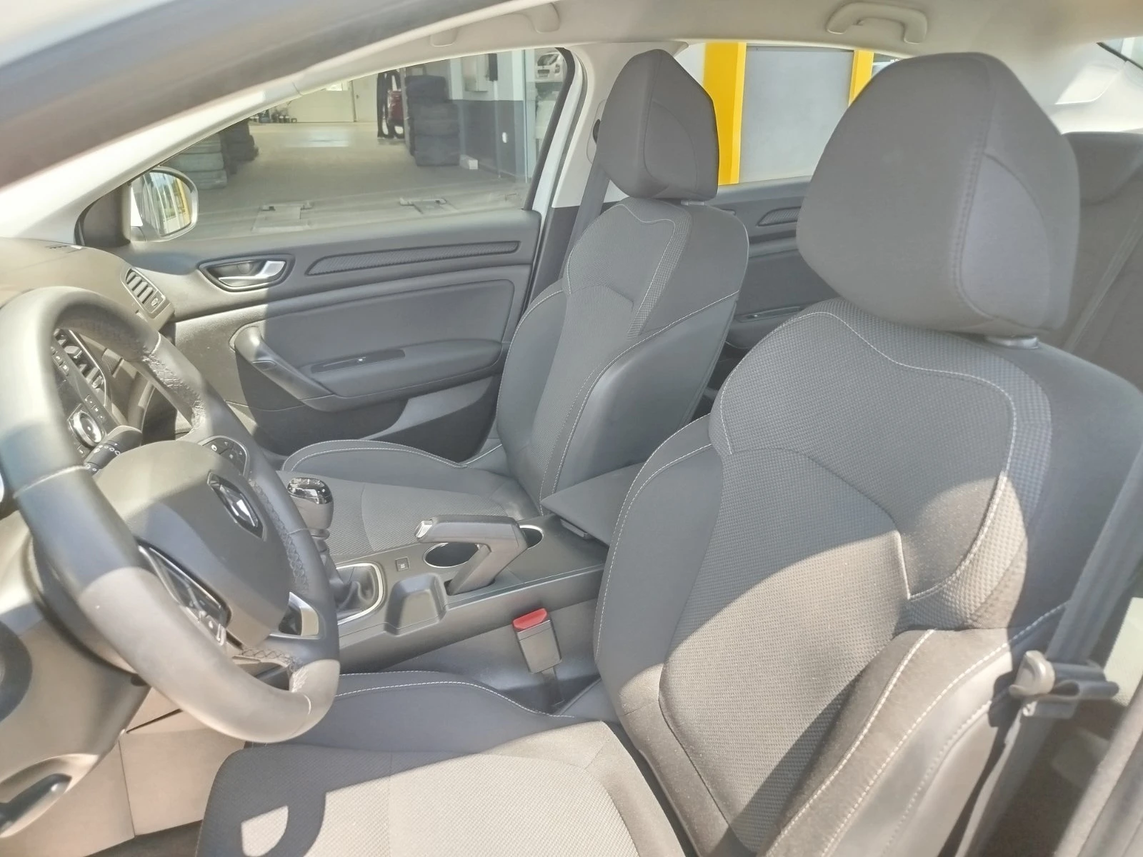 Renault Megane 1.3 Tce/140 к.с., снимка 11 - Автомобили и джипове - 55465776