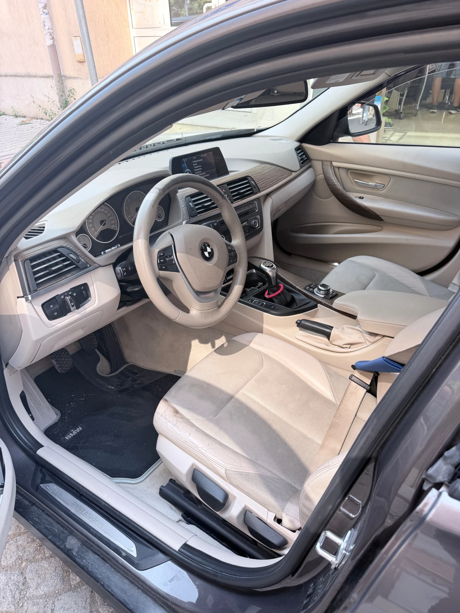 BMW 320 2.0 TDI, снимка 4 - Автомобили и джипове - 55898172