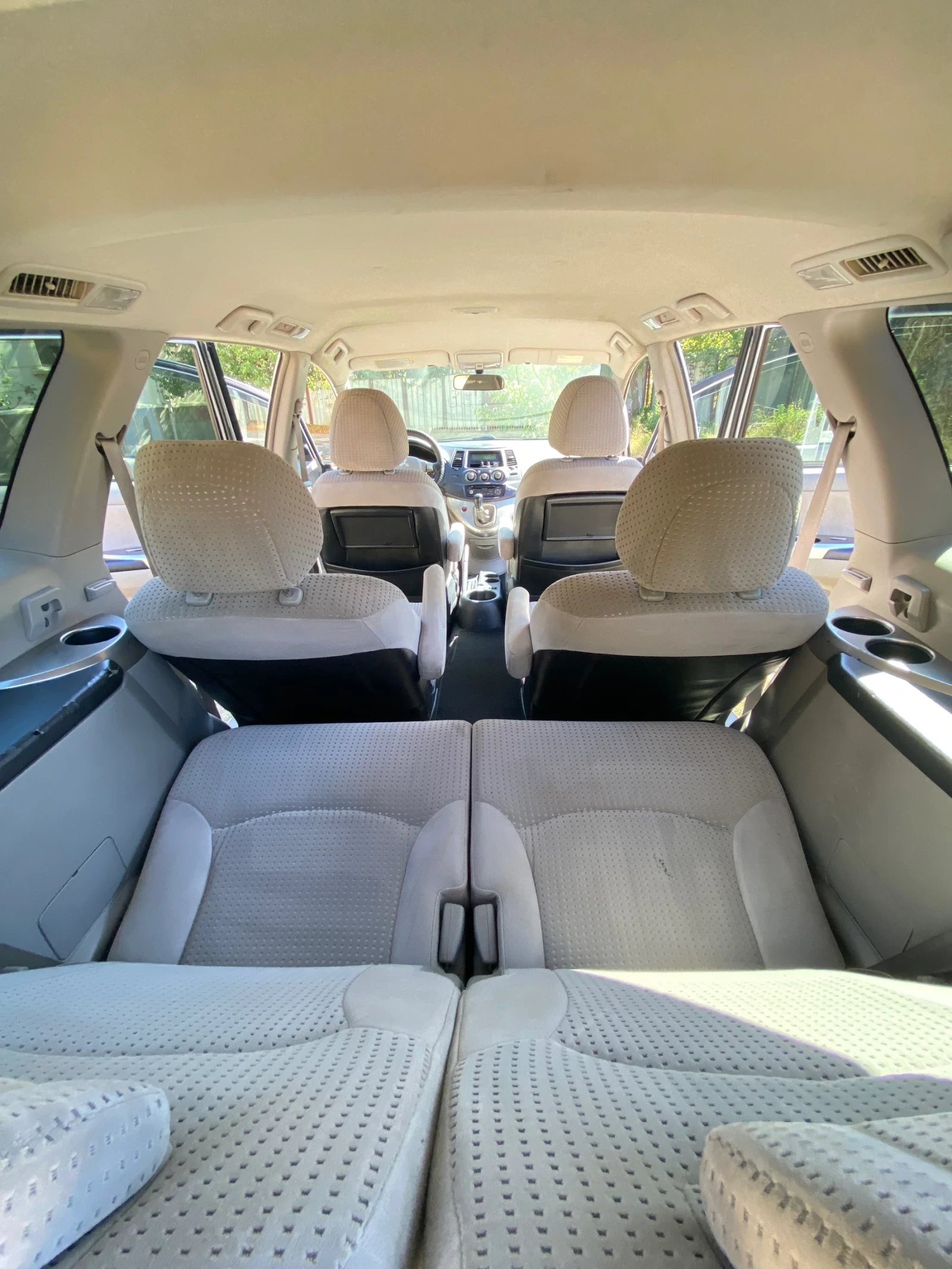 Mitsubishi Grandis Газ, снимка 13 - Автомобили и джипове - 55970874