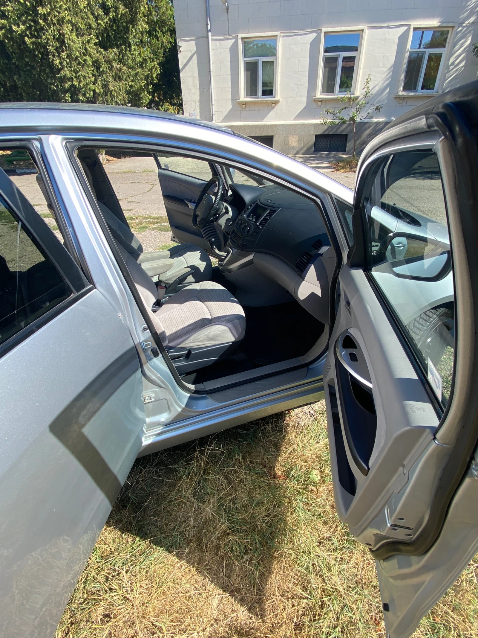 Mitsubishi Grandis Газ, снимка 8 - Автомобили и джипове - 55970874