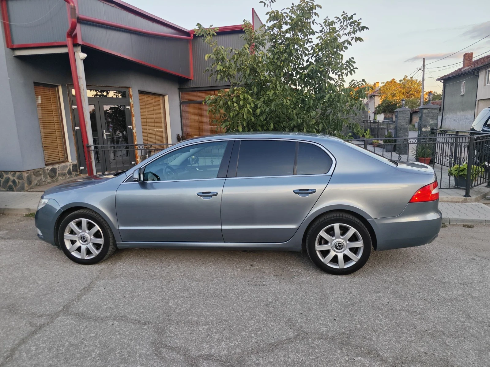 Skoda Superb, снимка 3 - Автомобили и джипове - 56127348