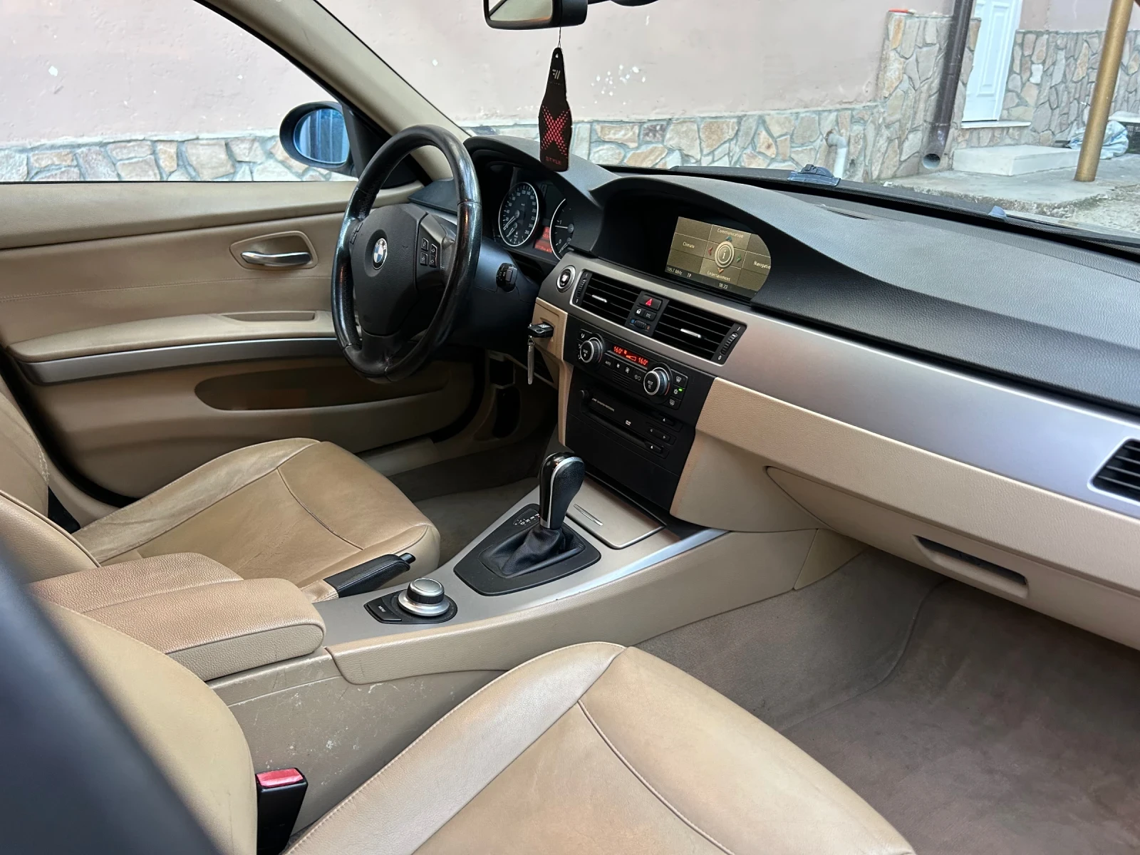 BMW 320 D 163кс АВТОМАТ/ЛИЗИНГ, снимка 15 - Автомобили и джипове - 56352582