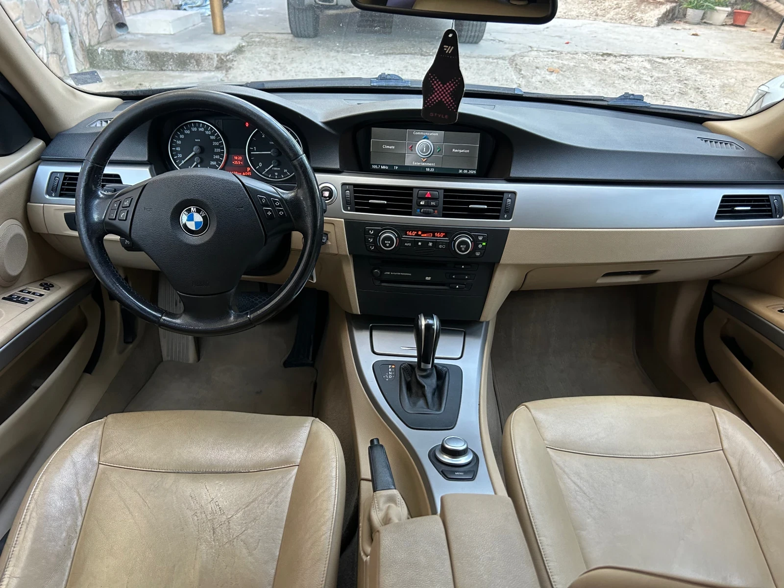 BMW 320 D 163кс АВТОМАТ/ЛИЗИНГ, снимка 11 - Автомобили и джипове - 56352582