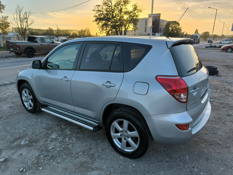 Toyota Rav4 2.2 D4D 4x4, снимка 5 - Автомобили и джипове - 47604471