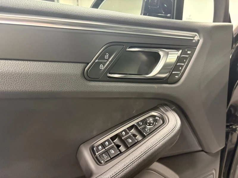 Porsche Macan 2024 AWD * CARFAX * БЕЗ ПЪРВОНАЧАЛНА ВНОСКА, снимка 14 - Автомобили и джипове - 53027078