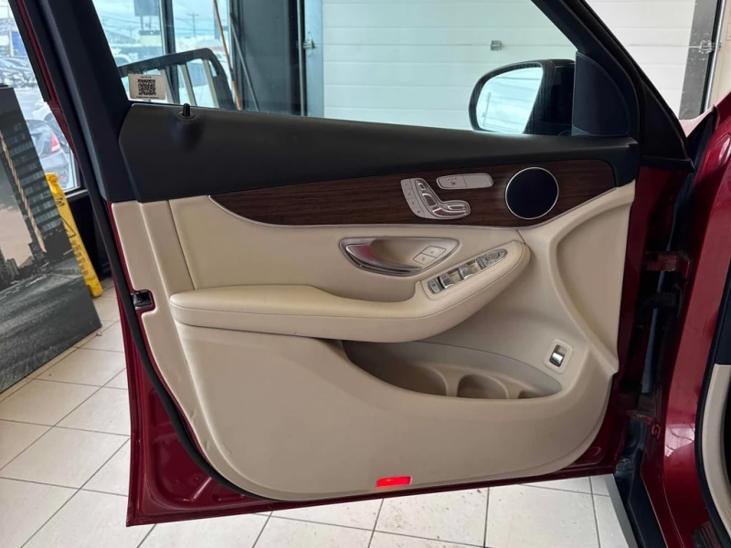 Mercedes-Benz GLC * 300 * CARFAX * ЦЕНА ДО БГ, снимка 16 - Автомобили и джипове - 53427634