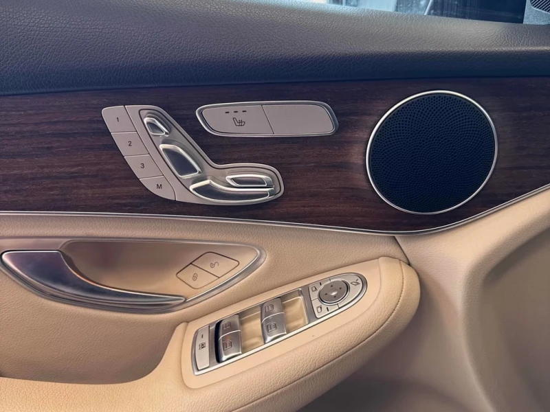 Mercedes-Benz GLC * 300 * CARFAX * ЦЕНА ДО БГ, снимка 17 - Автомобили и джипове - 53427634