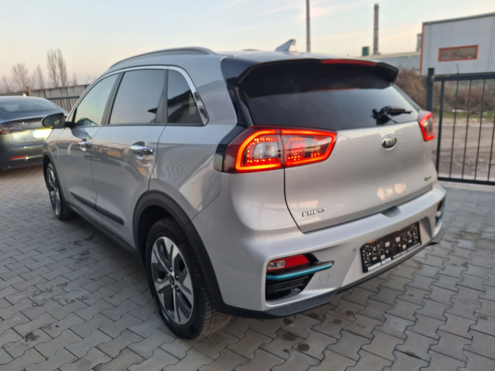 Kia Niro Electric * * 64kw* * 204k.c Exclusive  - изображение 6