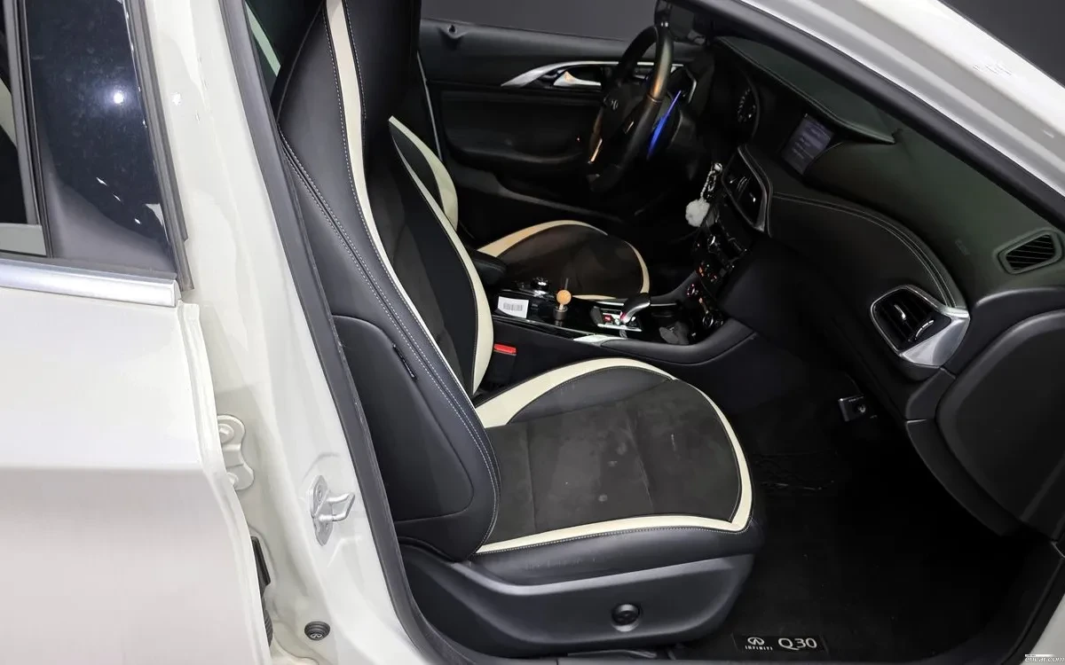 Infiniti Q30 * ПОДГРЕВ * ПАНОРАМА * КАМЕРА, снимка 12 - Автомобили и джипове - 54414484