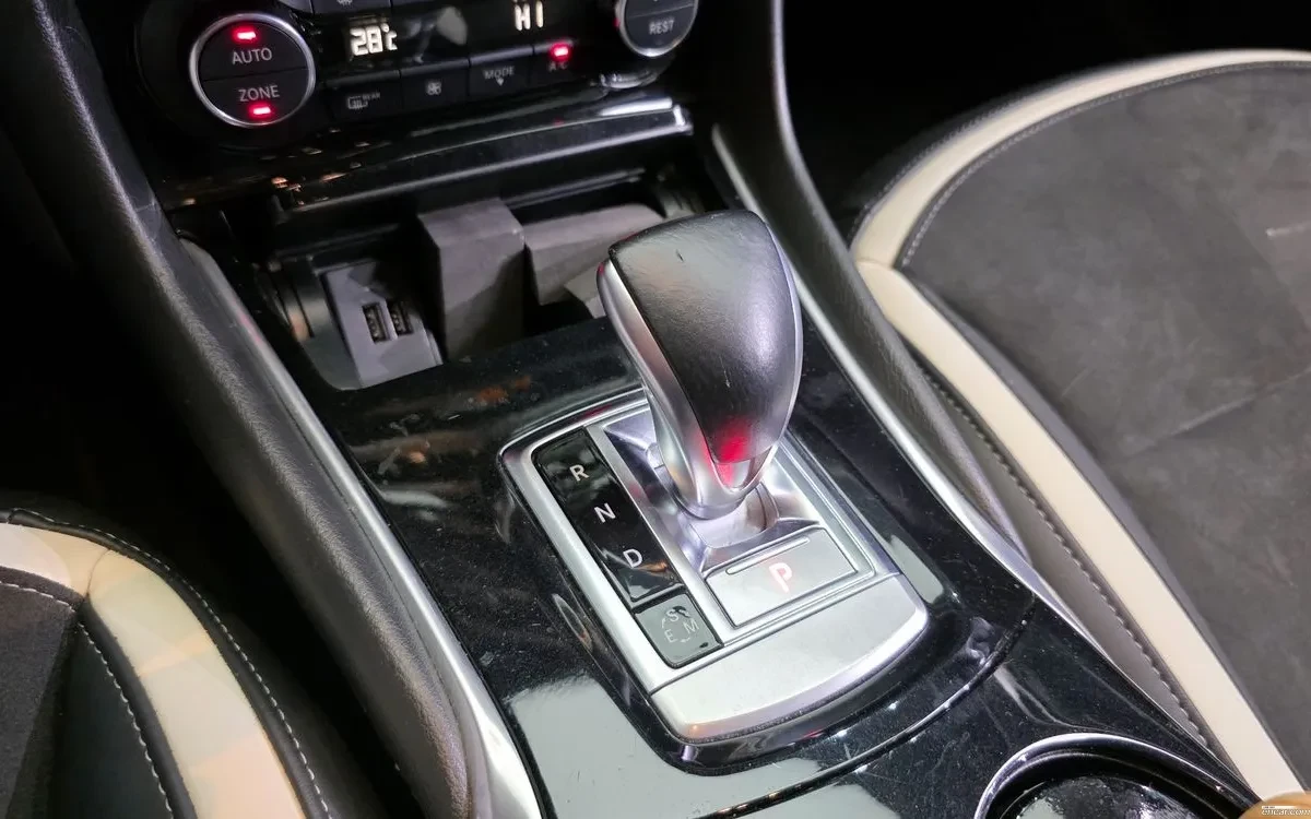 Infiniti Q30 * ПОДГРЕВ * ПАНОРАМА * КАМЕРА, снимка 9 - Автомобили и джипове - 54414484