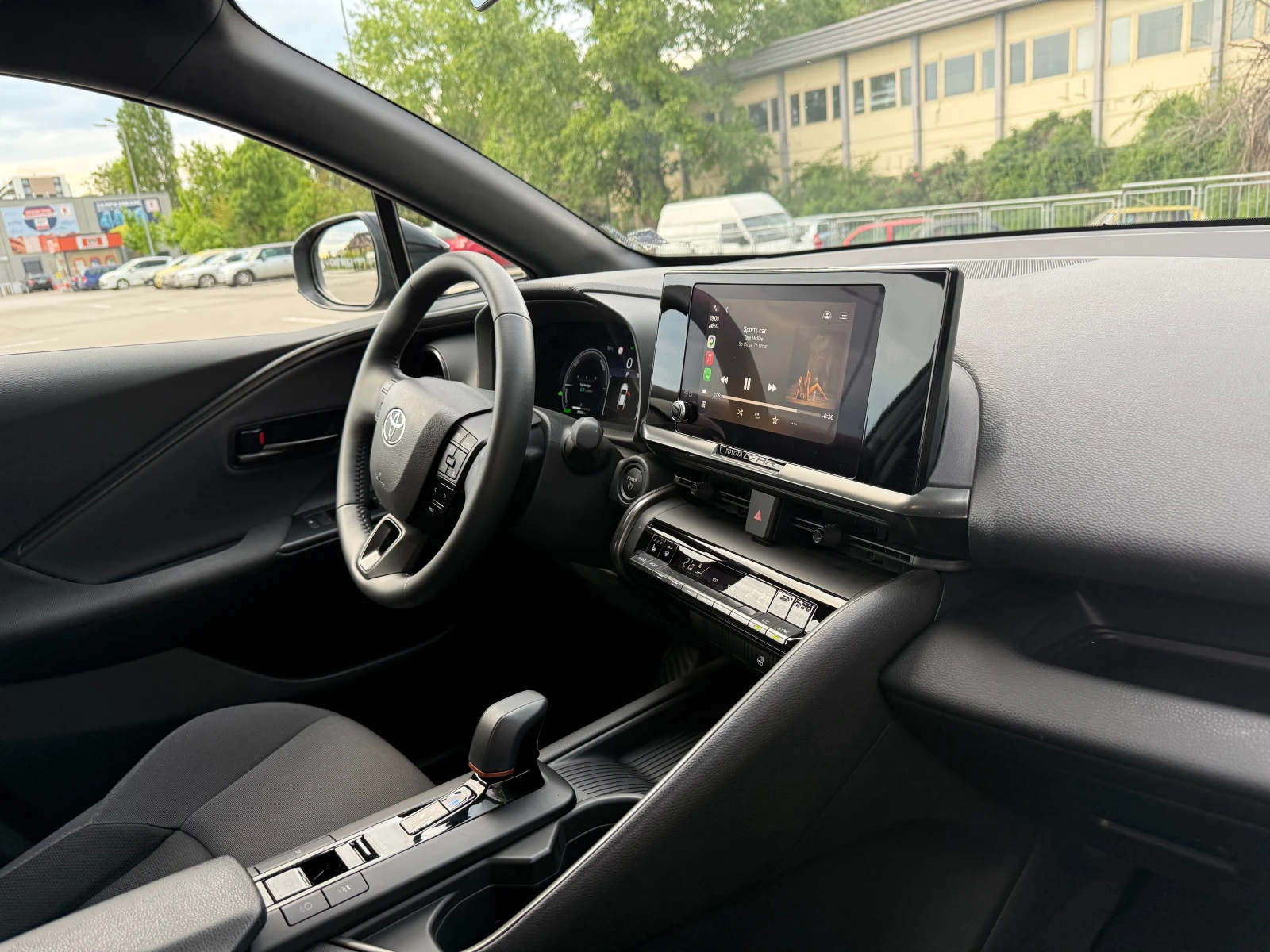 Toyota C-HR 1.8 Club, снимка 3 - Автомобили и джипове - 54496862