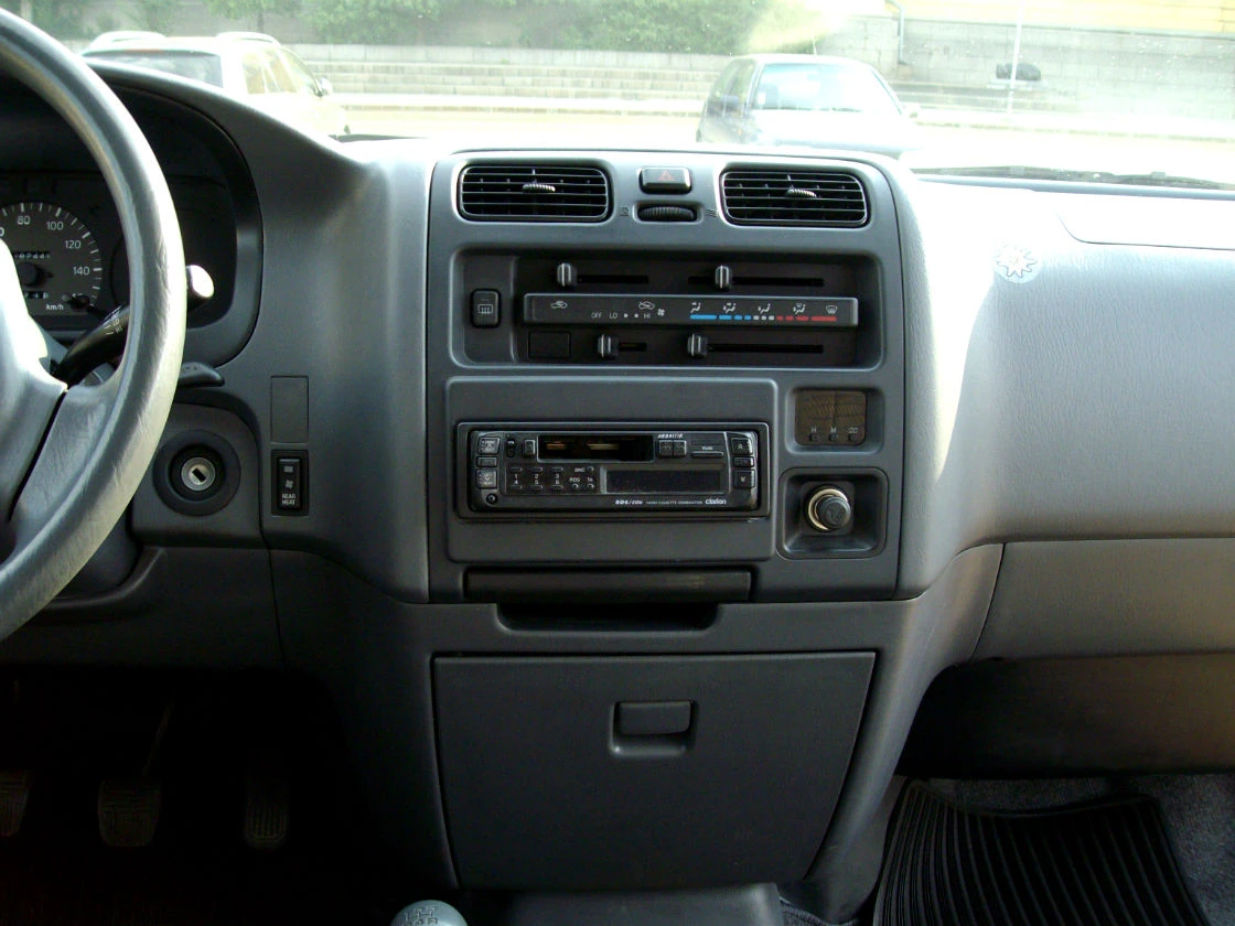 Toyota Hiace, снимка 15 - Бусове и автобуси - 55596802