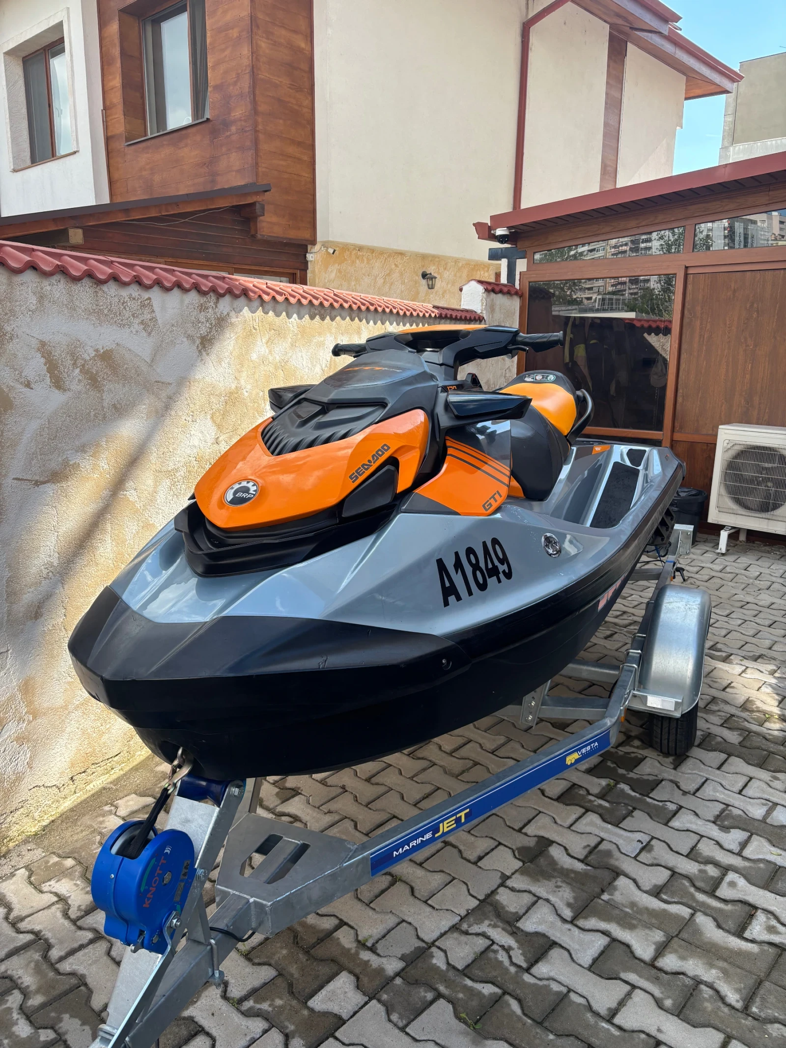 Джет Bombardier Sea Doo GTI170