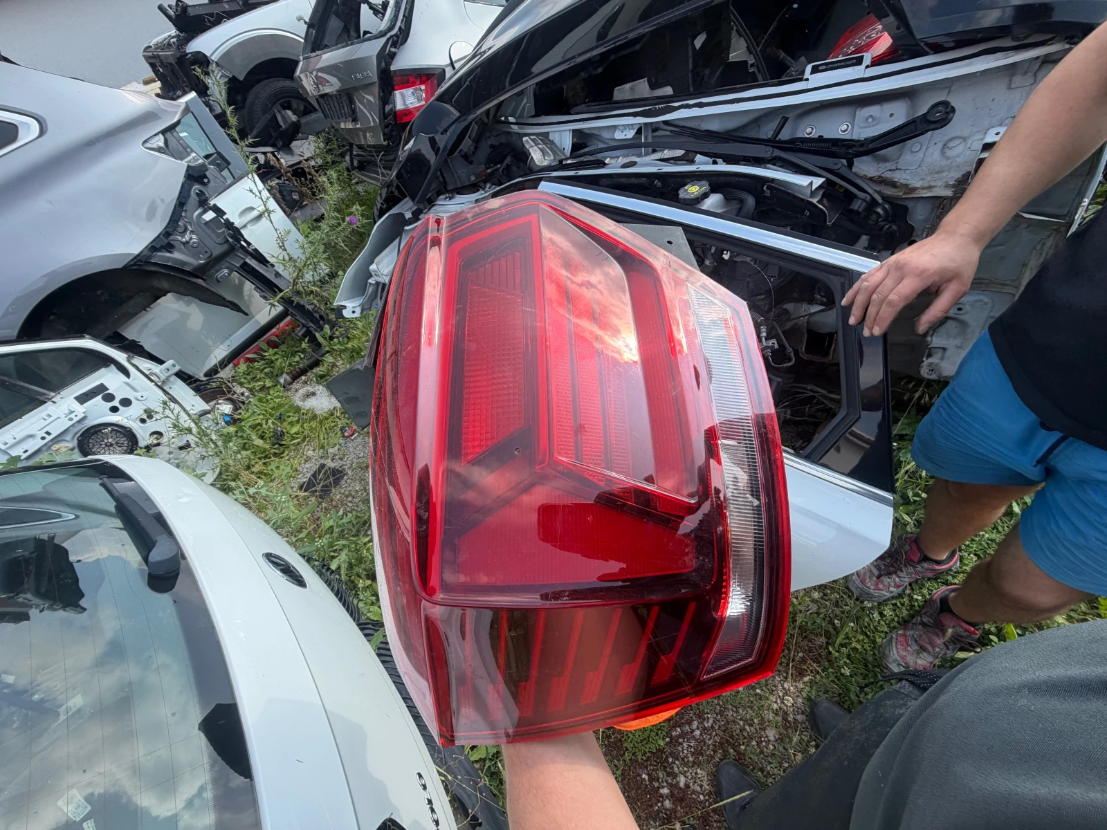 VW Polo 2022г външен ляв стоп 2G0 945 095B, снимка 2 - Части - 56319247