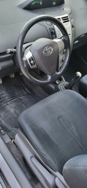 Toyota Yaris 1.3 vvt-i, снимка 8