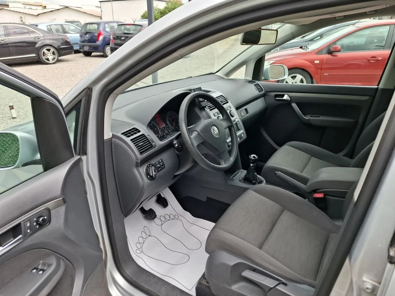 VW Touran 1.9tbi 105 кс, снимка 5 - Автомобили и джипове - 45900490