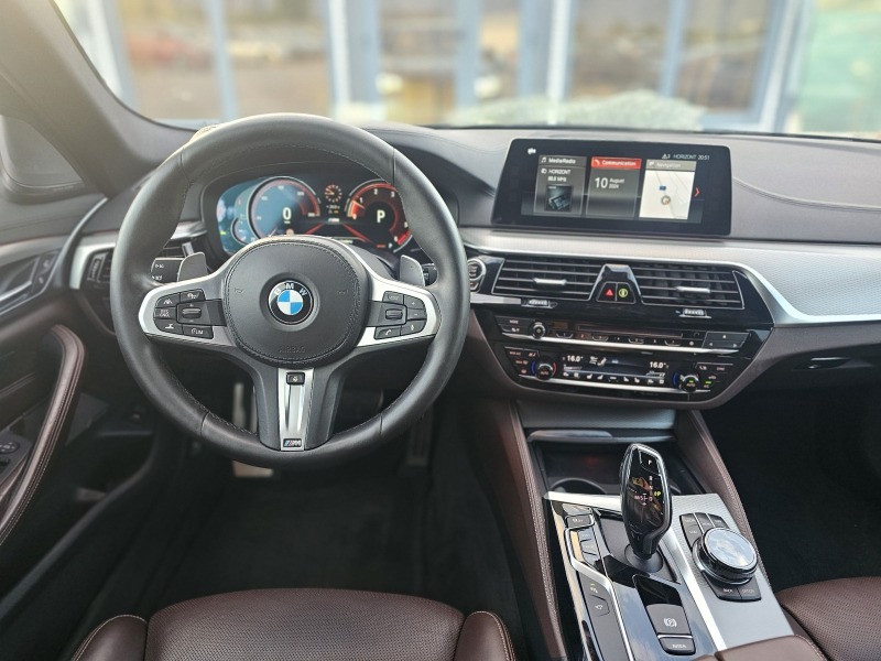BMW 530 M-PACKET* XD* HEAD UP* 360* LED* PANORAMA* ЛИЗИНГ, снимка 10 - Автомобили и джипове - 46356894