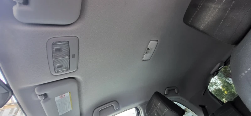 Toyota Yaris 1.3 vvt-i, снимка 10 - Автомобили и джипове - 52407610