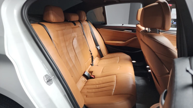BMW 520 d M sport, снимка 11 - Автомобили и джипове - 52561620