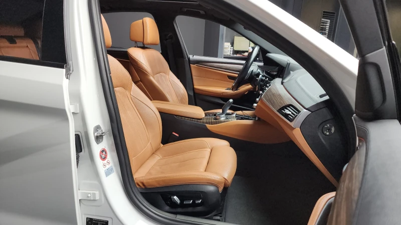 BMW 520 d M sport, снимка 10 - Автомобили и джипове - 52561620