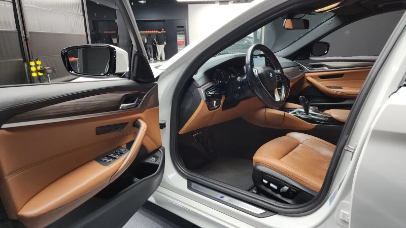 BMW 520 d M sport, снимка 9 - Автомобили и джипове - 52561620