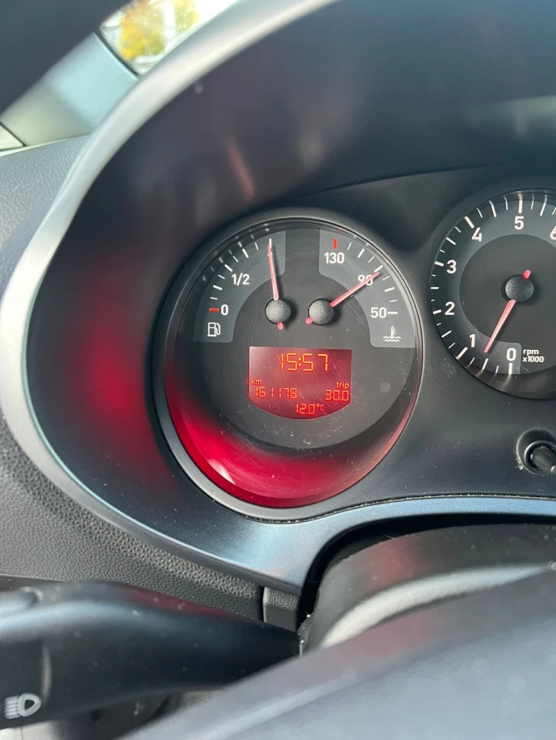 Seat Leon, снимка 8 - Автомобили и джипове - 53268576