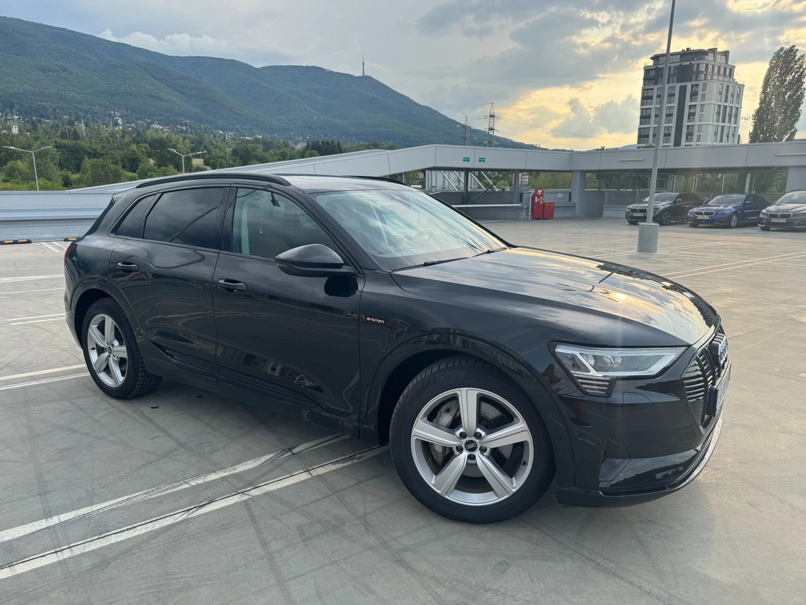 Audi E-Tron 50 quattro - изображение 2