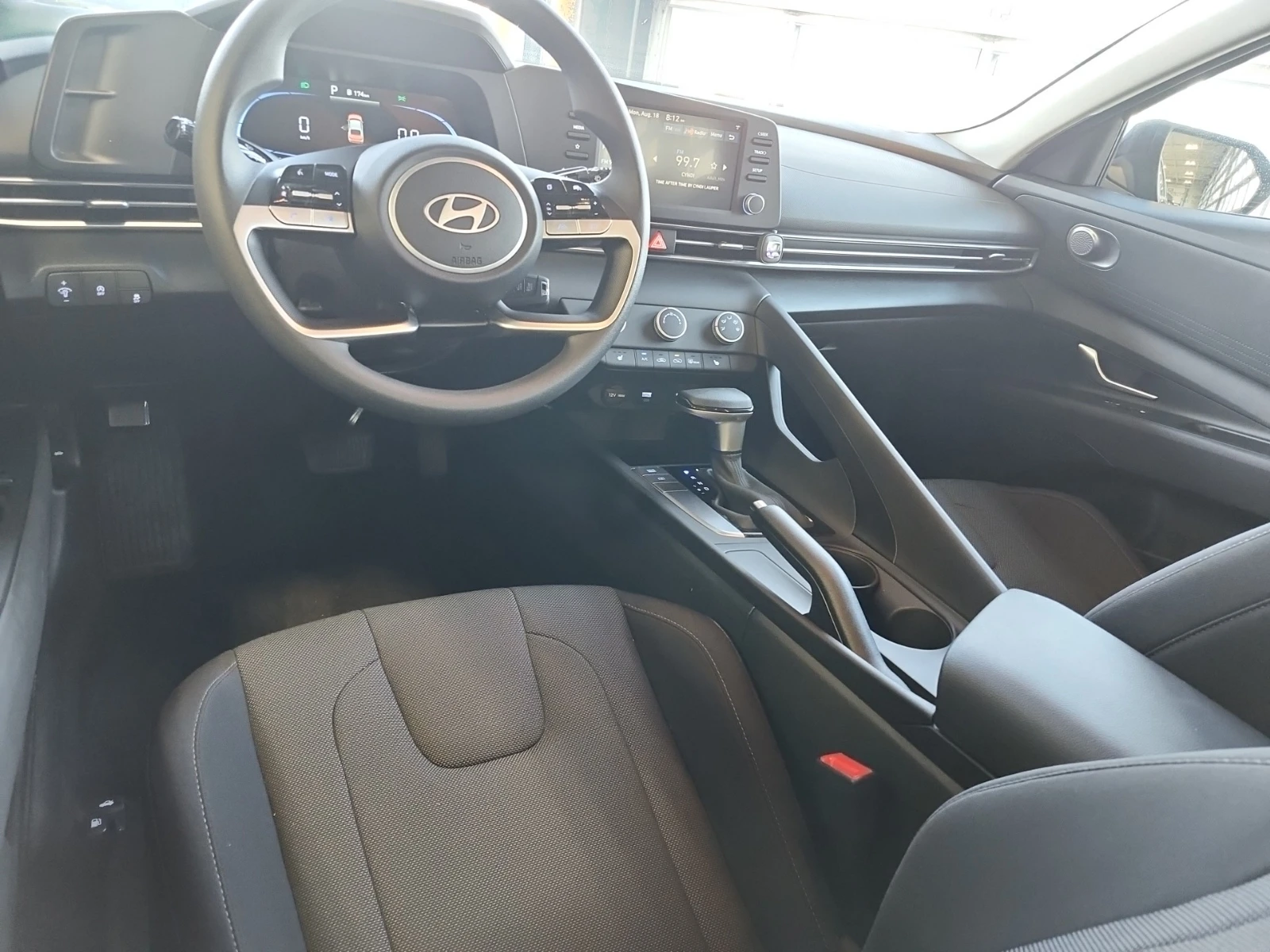 Hyundai Elantra ESSENTIAL* CARFAX* БЕЗ ПЪРВОНАЧАЛНА - изображение 6