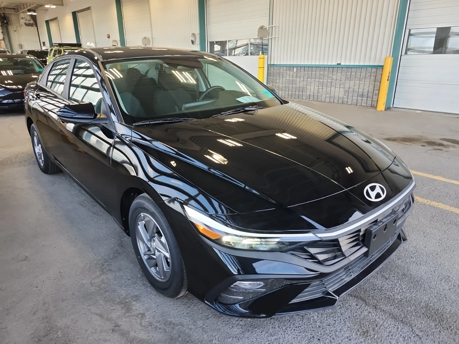 Hyundai Elantra ESSENTIAL* CARFAX* БЕЗ ПЪРВОНАЧАЛНА - изображение 2