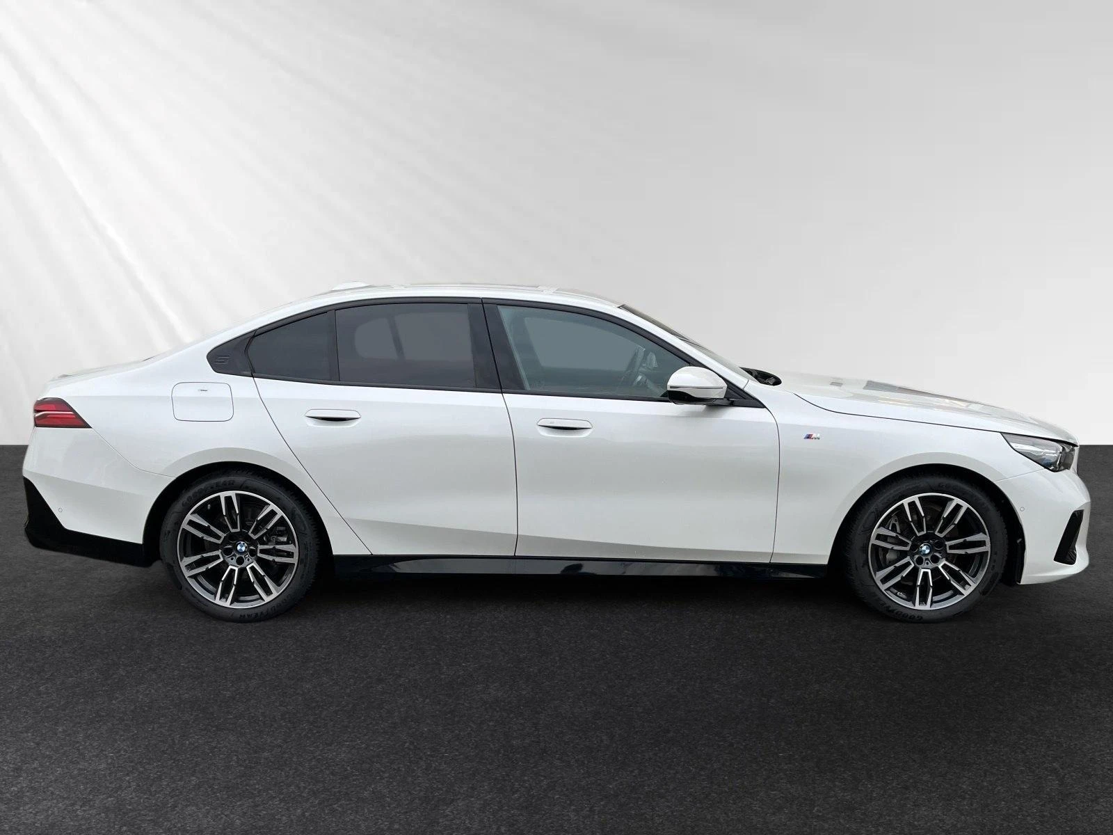 BMW 540 d/xDrive/M-SPORT/H&K/HEAD UP/360/, снимка 4 - Автомобили и джипове - 53779630