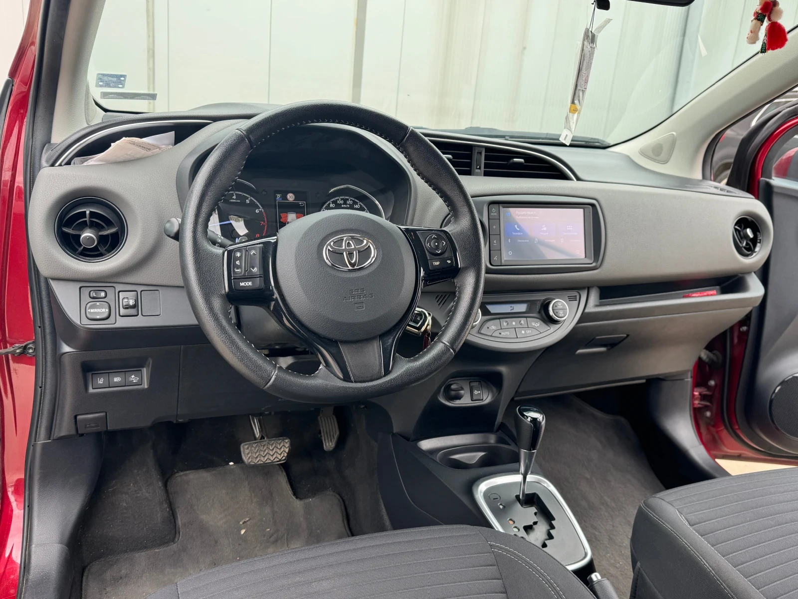 Toyota Yaris, снимка 12 - Автомобили и джипове - 54221058