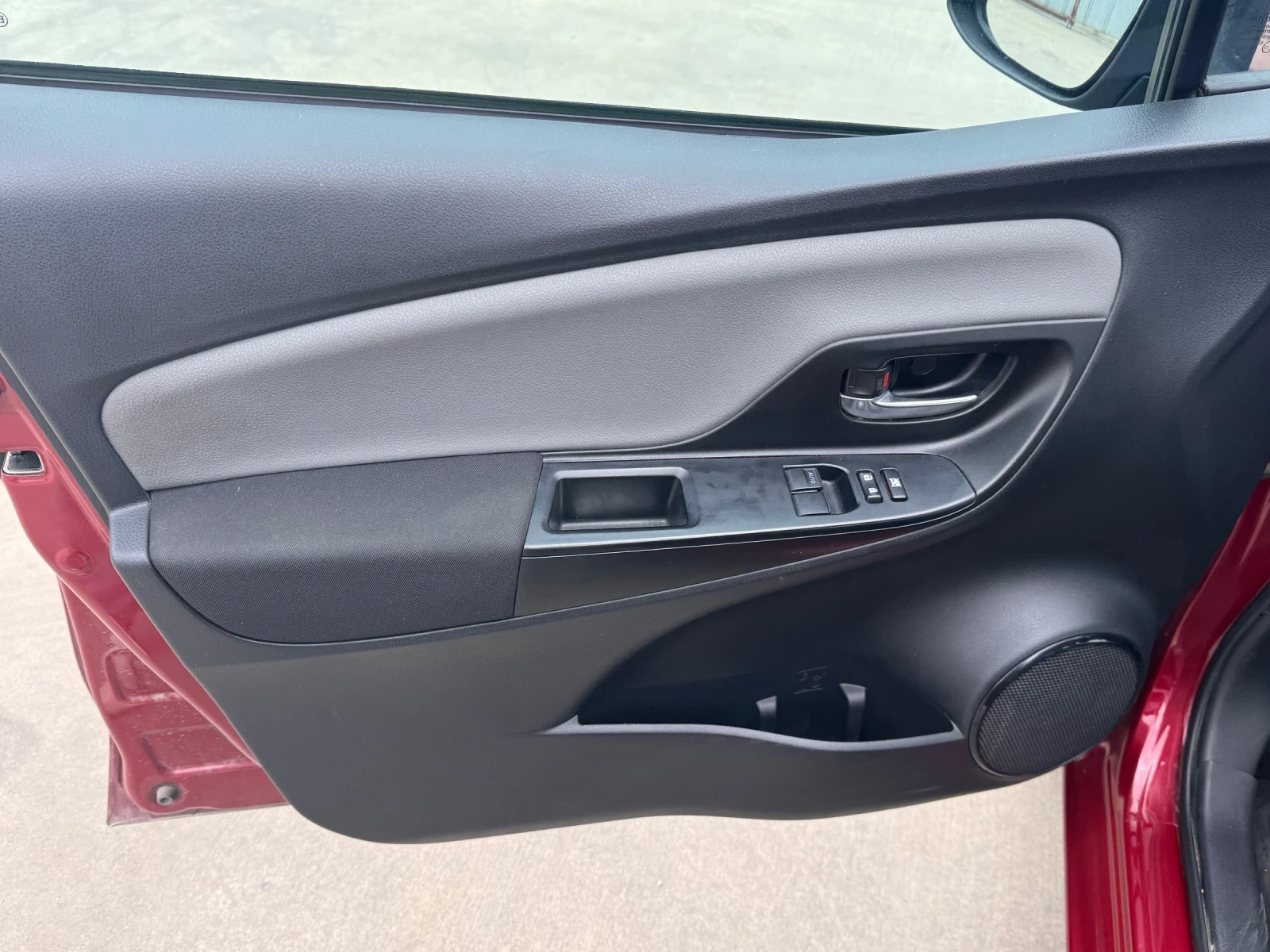 Toyota Yaris, снимка 17 - Автомобили и джипове - 54221058